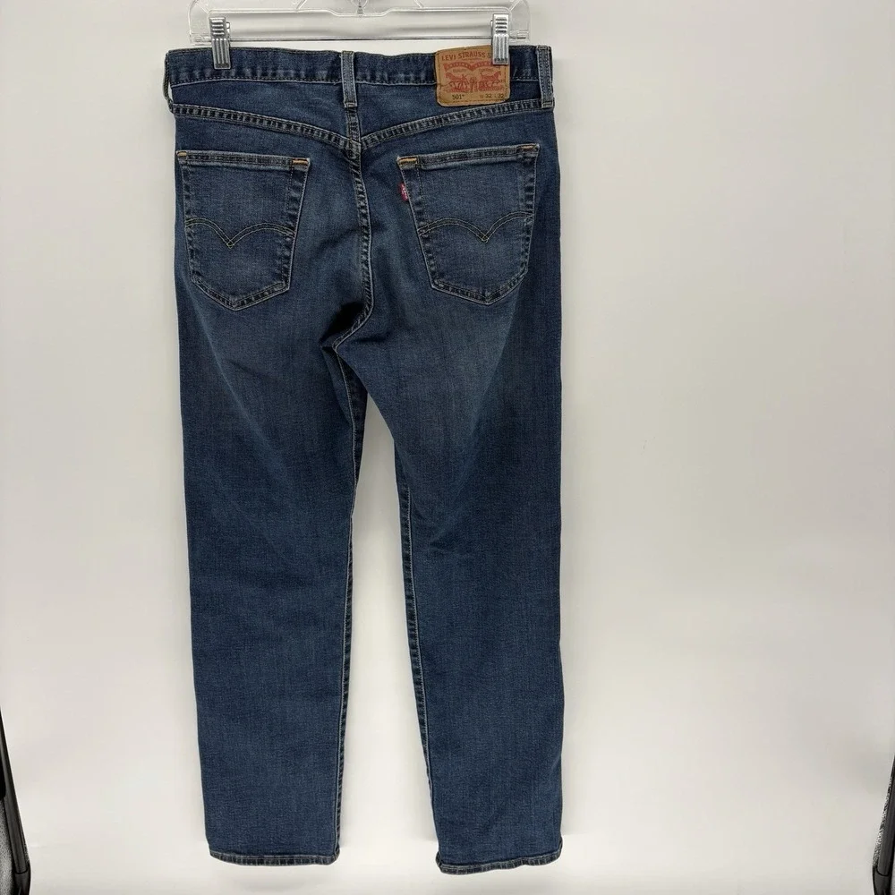 Levi's 501 Jeans Blue Medium Wash Straight Leg Button Fly Men 32X32 Fits (32X31)